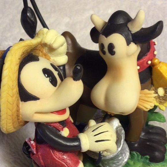 ❤️ Still Available🌟 Disney Mickey Mouse Cow Figurine🌟 - Picture 3 of 10